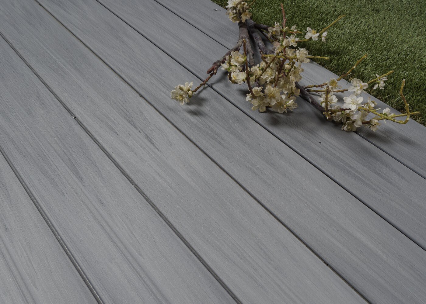 Lame de terrasse bois composite co-extrudé brossé PEFC Gris Ushuaia 23x138x4000