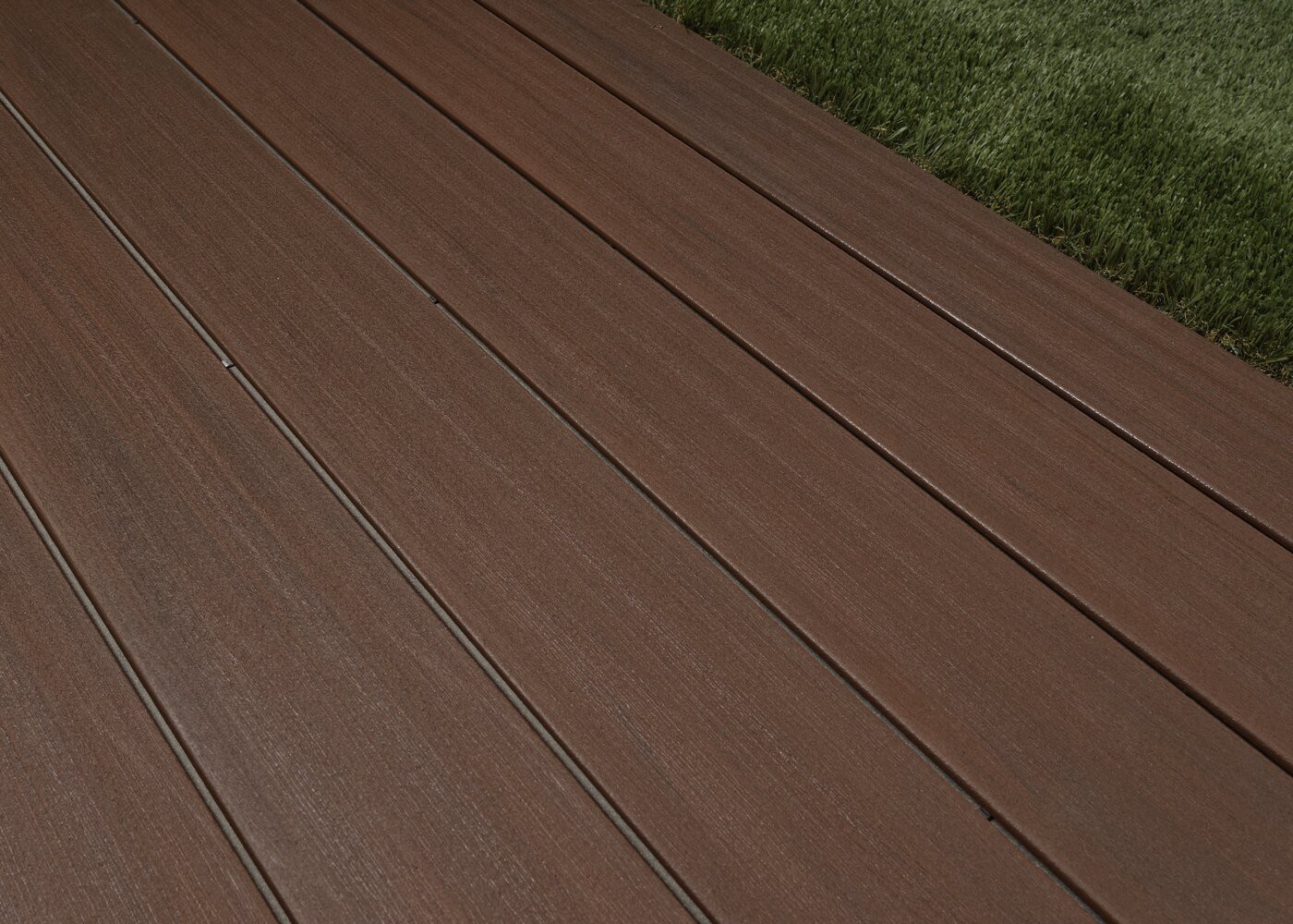 Lame de terrasse bois composite co-extrud&eacute; bross&eacute; PEFC Brun Sao Paulo 23x138x4000