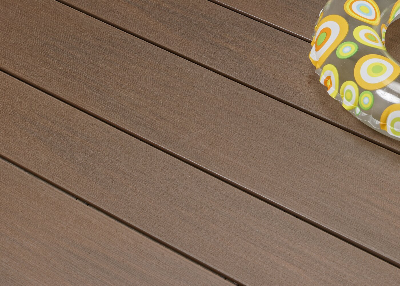 Lame de terrasse bois composite co-extrud&eacute; bross&eacute; PEFC Brun Rio 23x180x4000