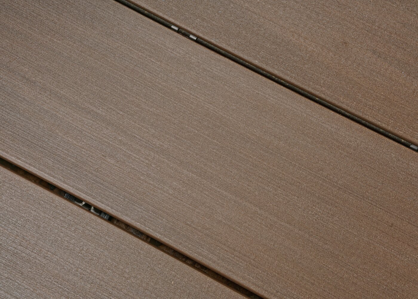 Lame de terrasse bois composite co-extrud&eacute; bross&eacute; PEFC Brun Rio 23x180x4000