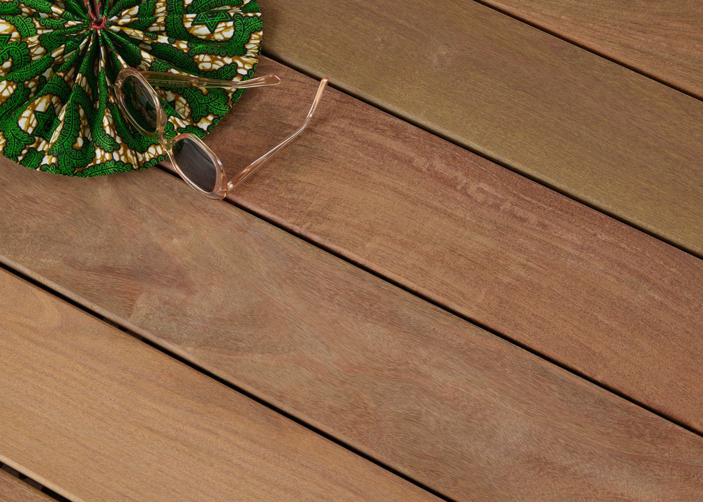 Lame de terrasse Ip&eacute; fixation invisible 1 face lisse - rainure et languette bout Lisse 21x100x800-2100