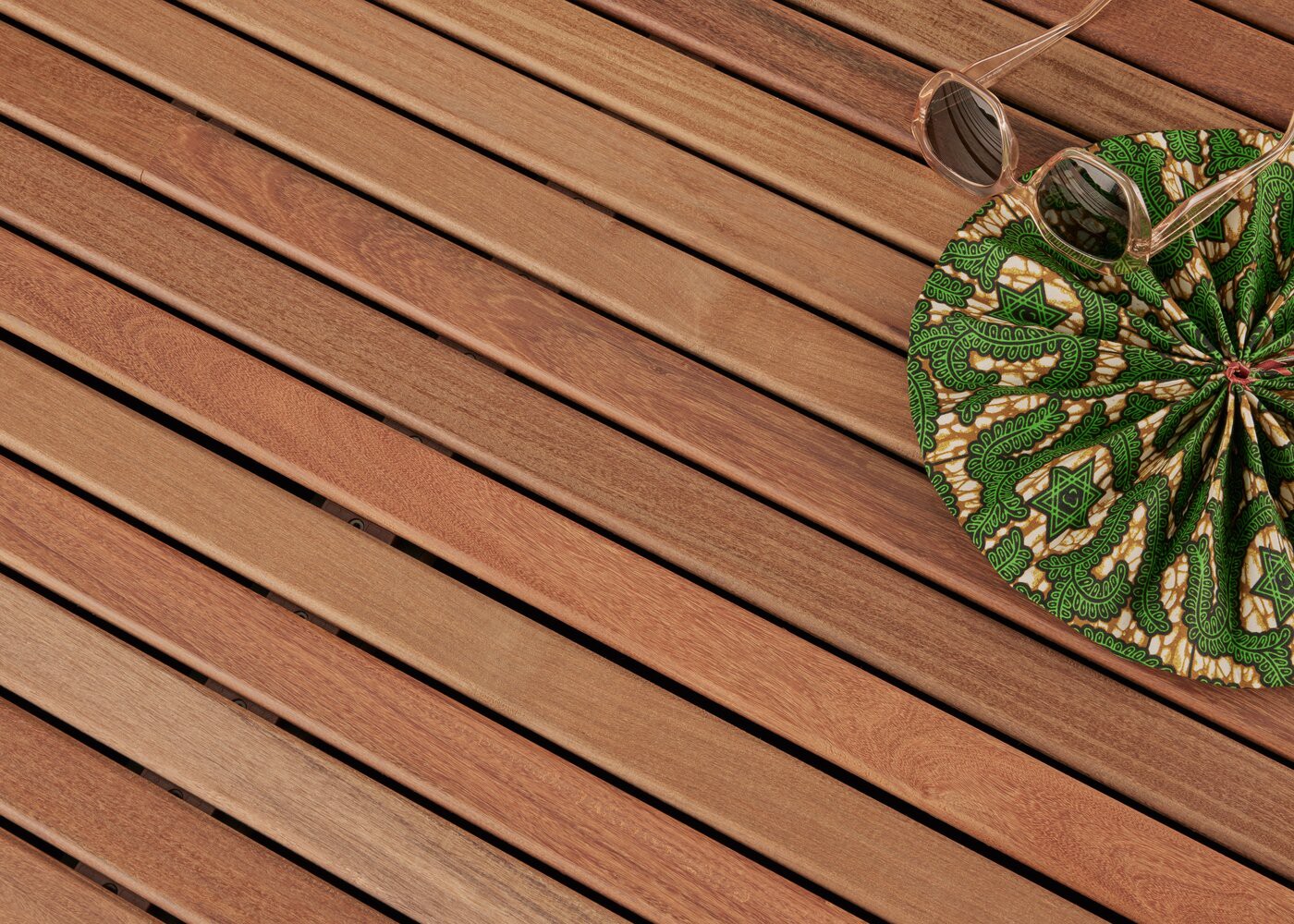 Lame de terrasse Ip&eacute; fixation invisible 1 face lisse - rainure et languette bout Lisse 21x100x800-2100