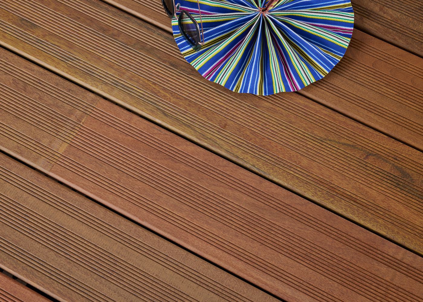 Ipé choix courant fixation invisible 1 face striée 3 Peignes - rainure et languette en bout 21x145x800-2100