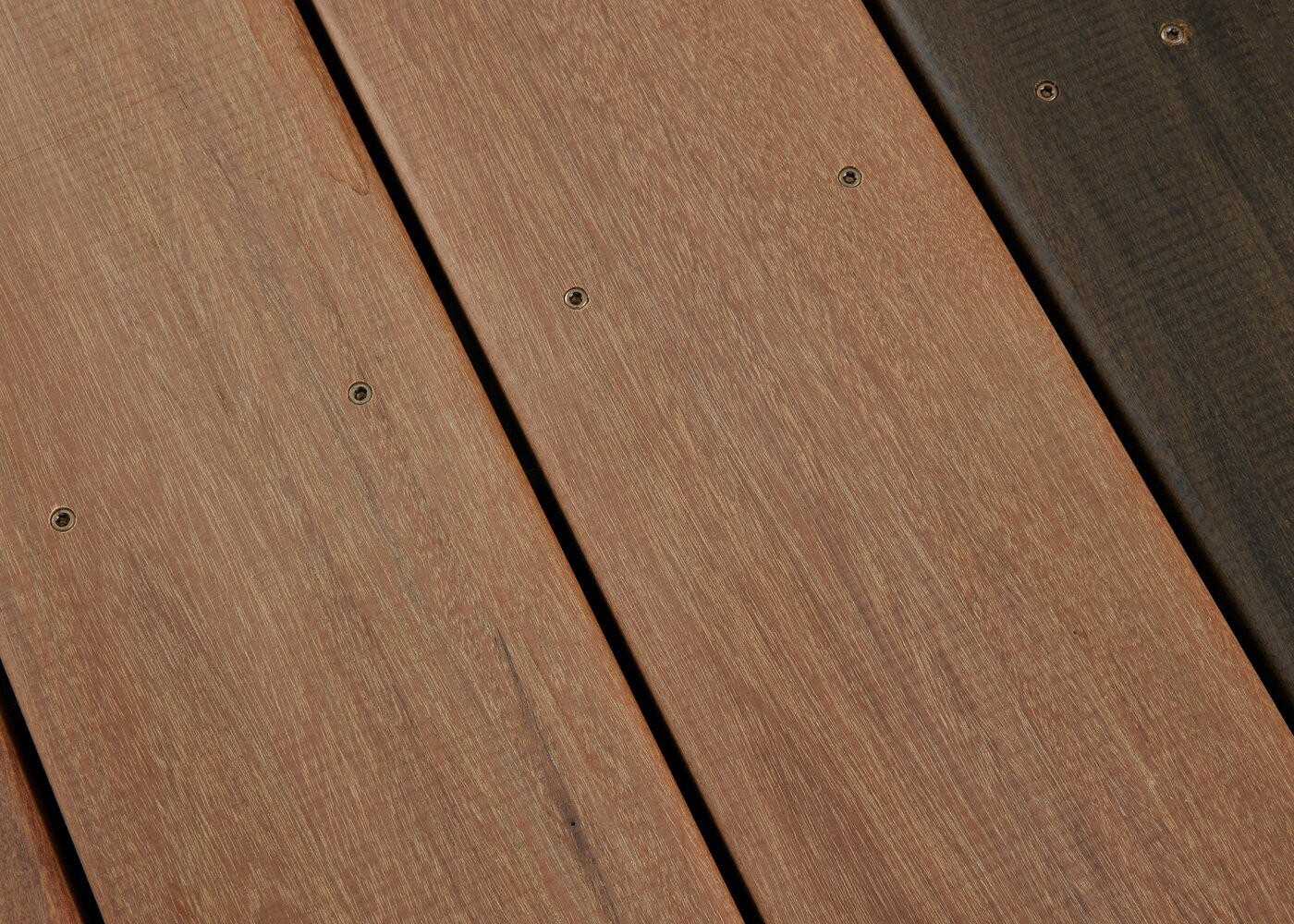 Lame de terrasse en Ipé choix courant rives arrondies fixation à visser 2 faces lisses 21x145x4550