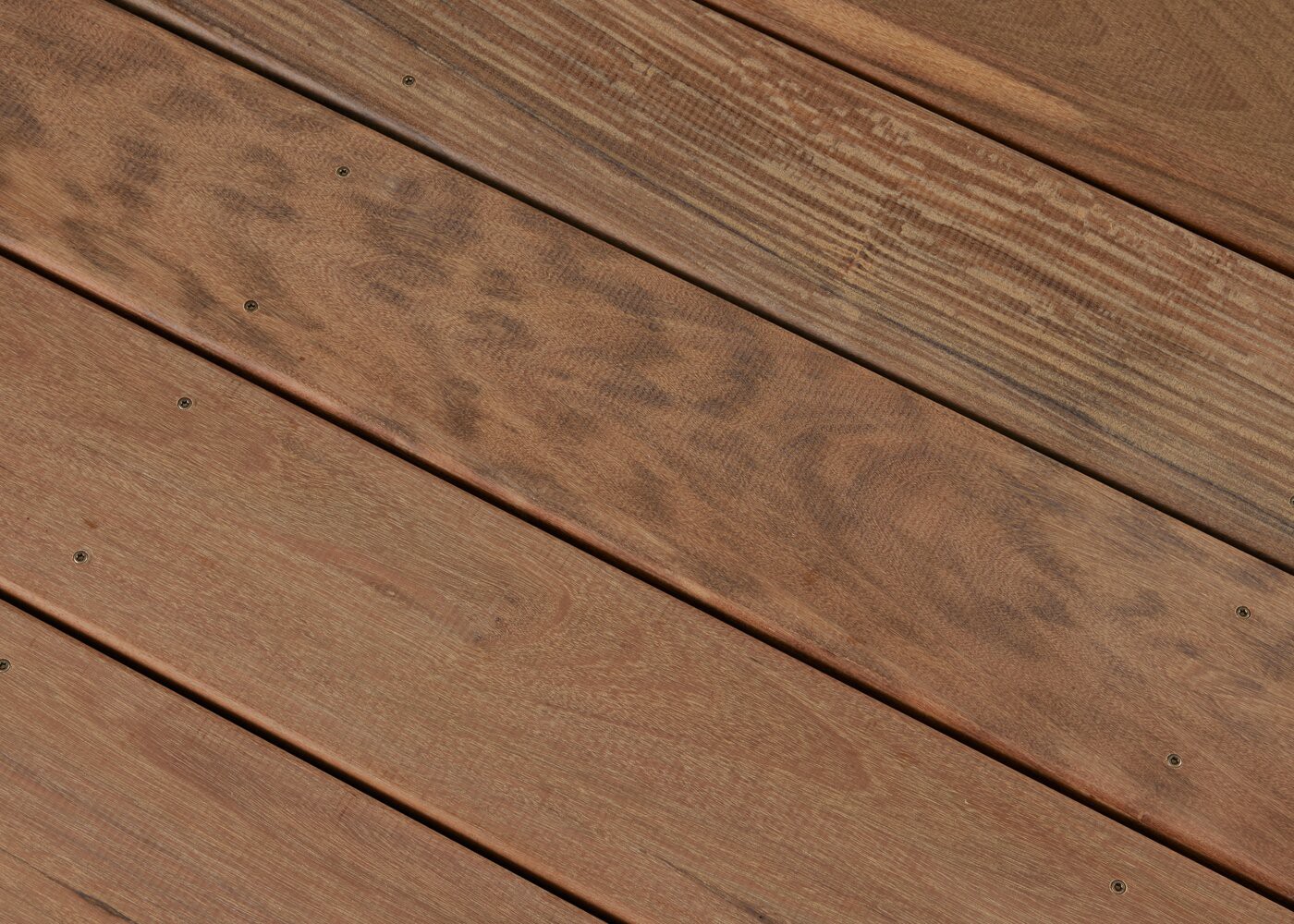 Lame de terrasse en Ipé choix courant rives arrondies fixation à visser 2 faces lisses 21x145x4550