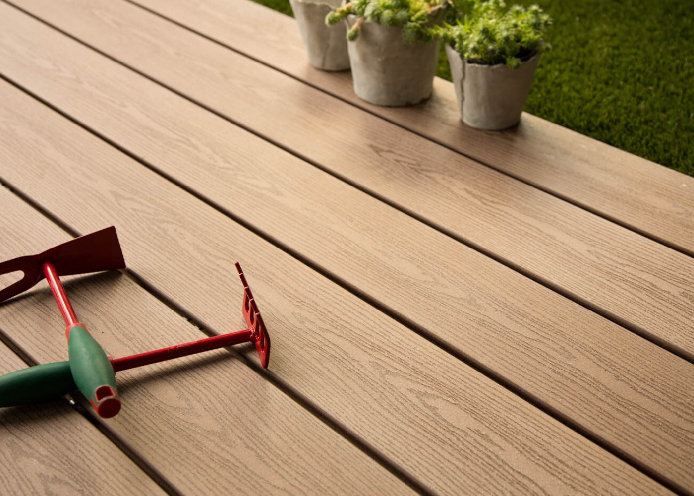 Terrasse composite El&eacute;gance fixation invisible Brun Colorado structur&eacute; 23x138x4000