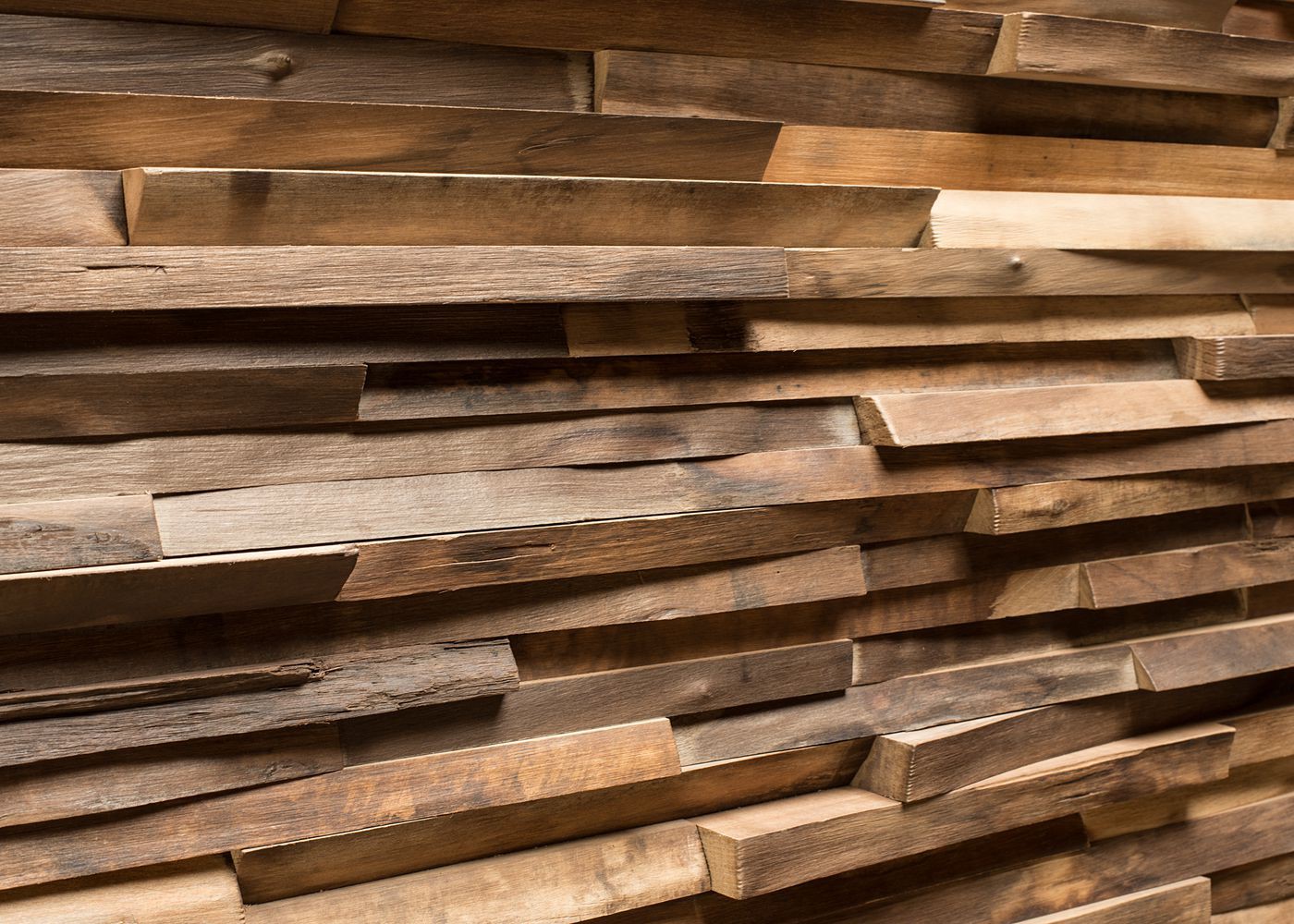 Bardage déstructuré Wood Lab en Noyer étuvé fabriqué à la main avec des résidus de bois