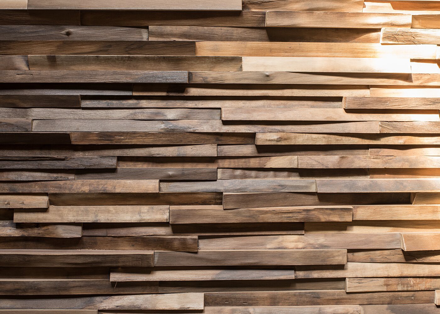 Bardage d&eacute;structur&eacute; Wood Lab en Noyer &eacute;tuv&eacute; fabriqu&eacute; &agrave; la main avec des r&eacute;sidus de bois