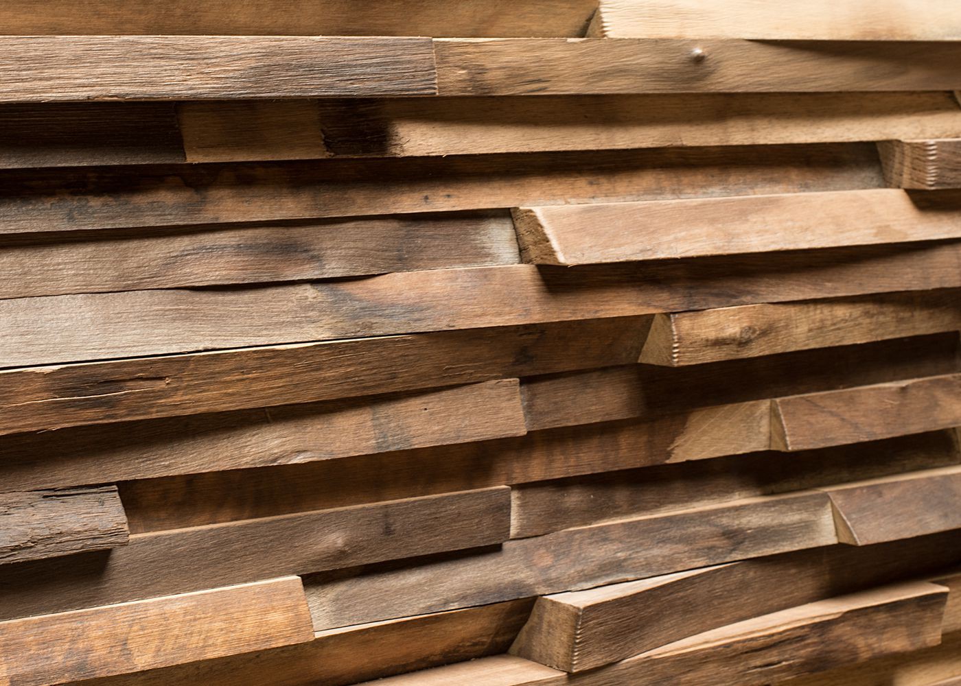Bardage déstructuré Wood Lab en Noyer étuvé fabriqué à la main avec des résidus de bois